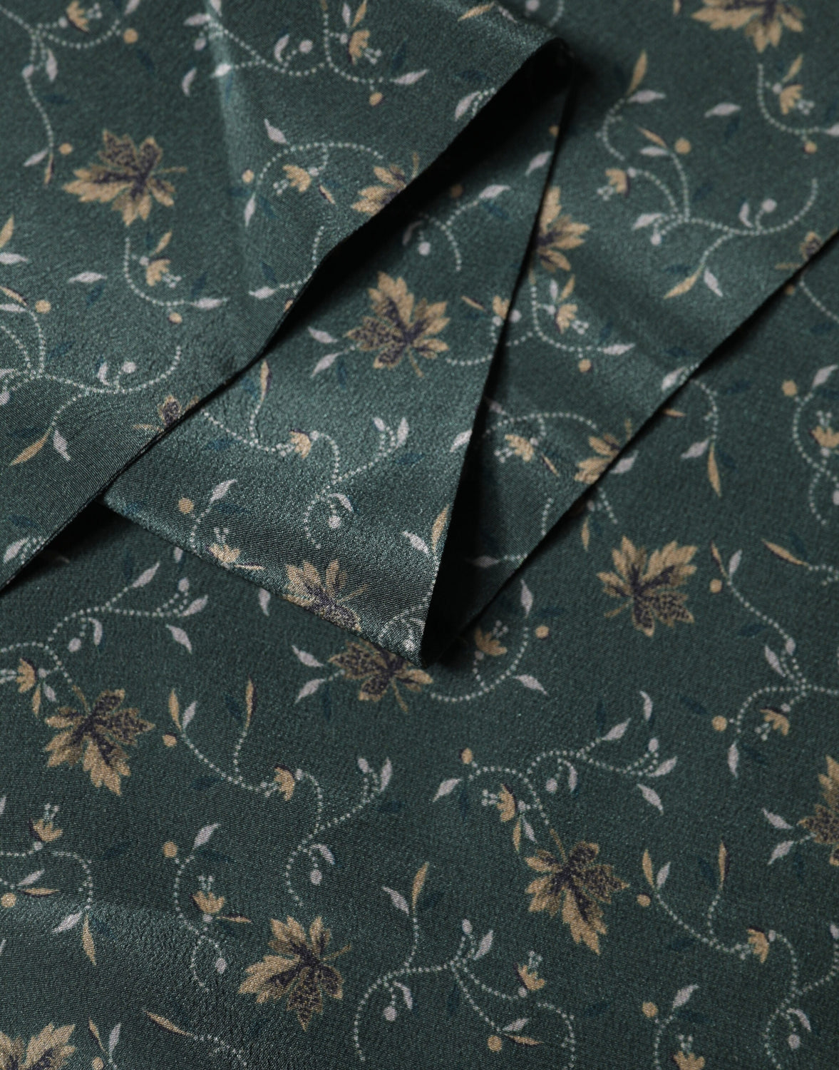 Green Silk Floral Pattern Fringed 135cm X 16cm  Scarf