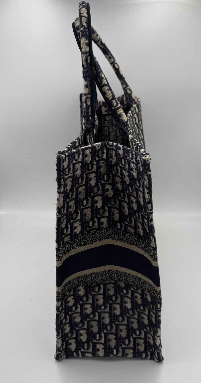 DIOR TOTE BOOK Grande Tote