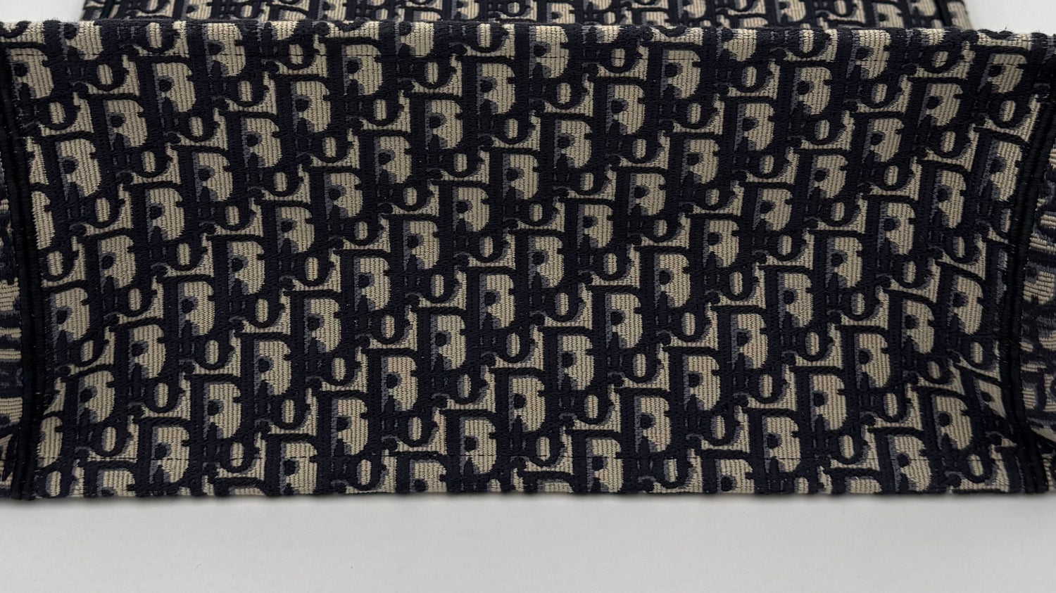 DIOR TOTE BOOK Grande Tote
