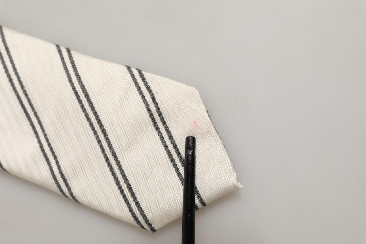 Men Off White Silk Stripes Adjustable Tied Necktie Tie