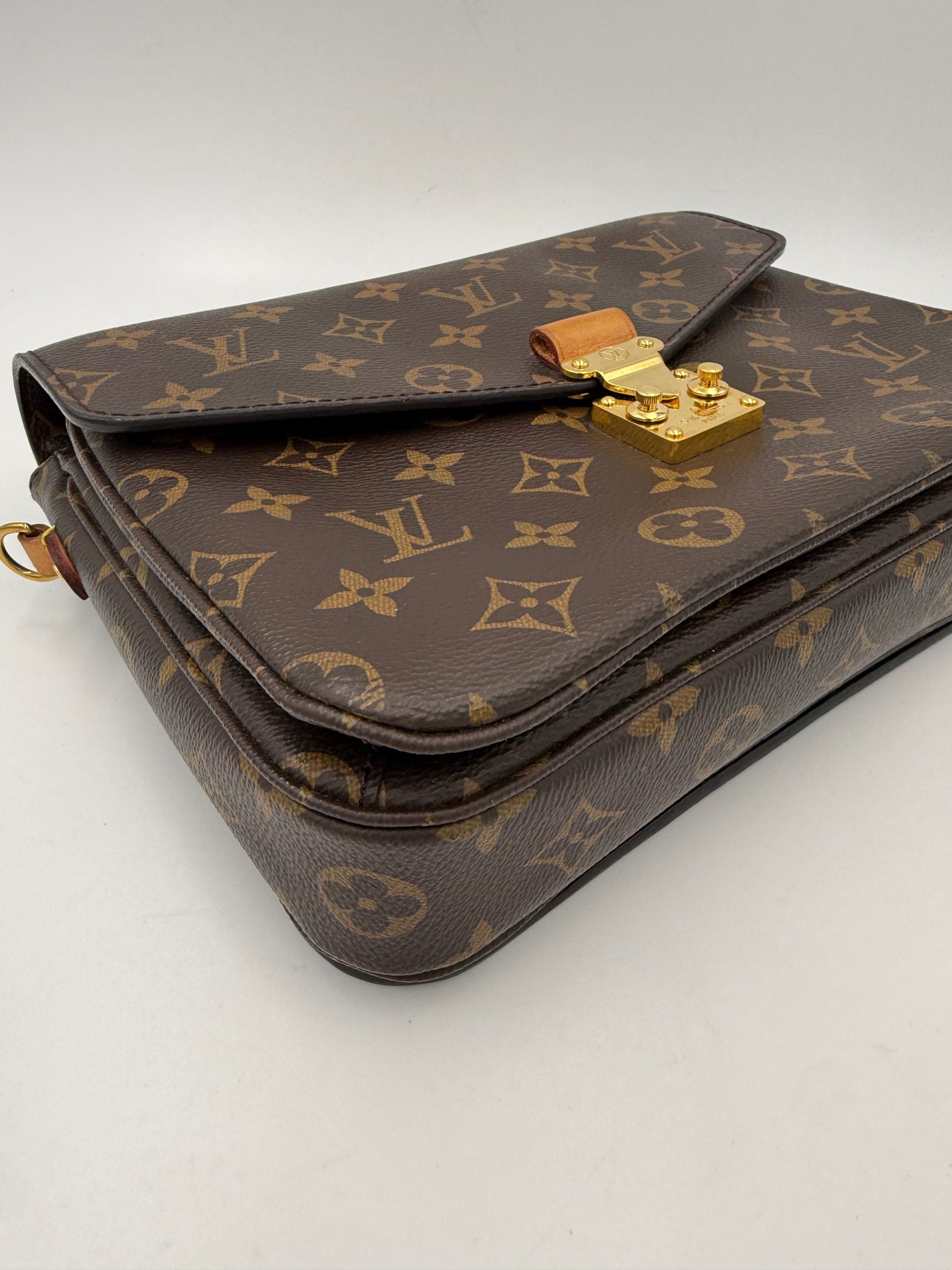 LOUIS VUITTON METIS Monogram Handbag