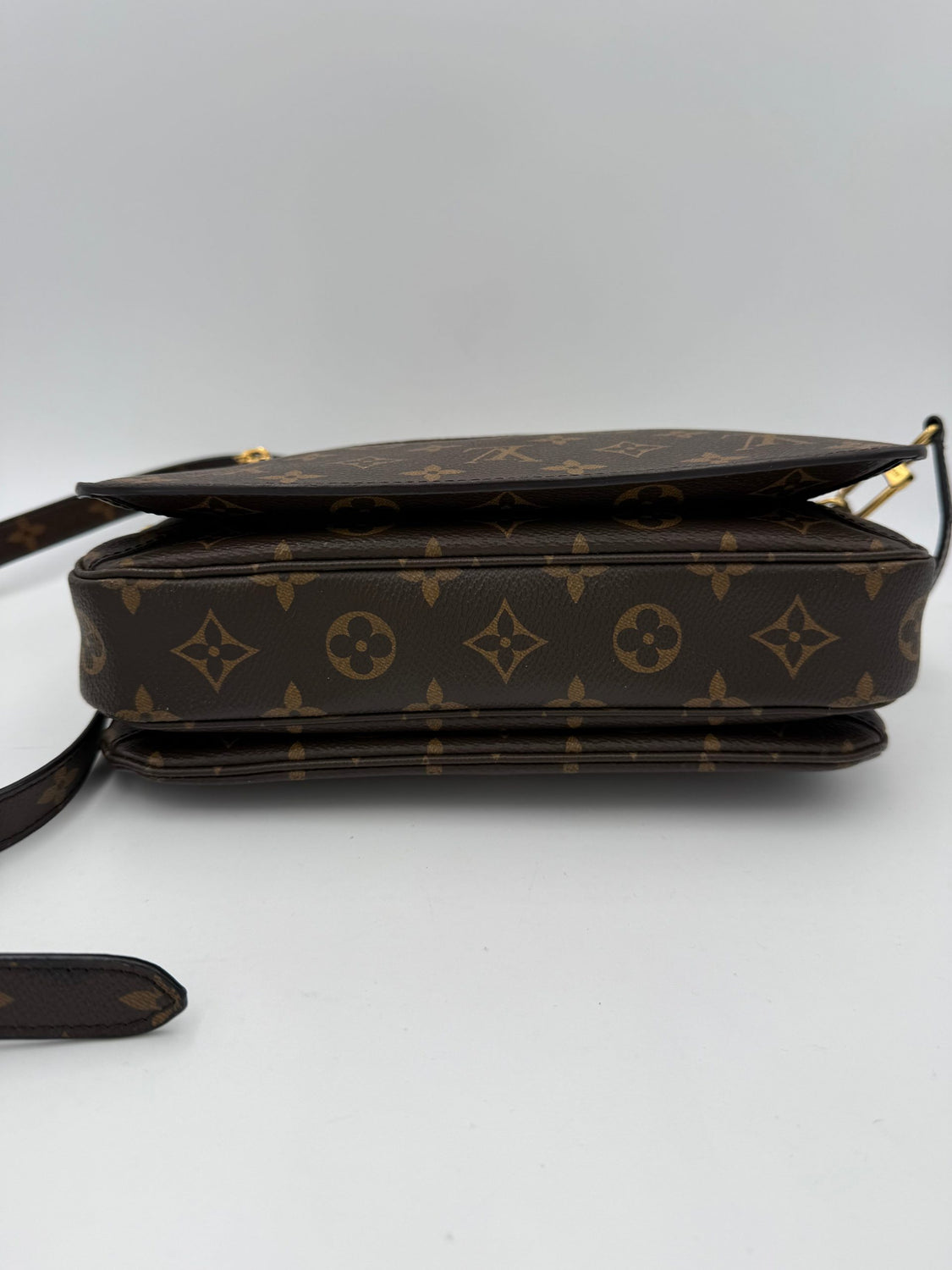 LOUIS VUITTON METIS Monogram with Shoulder Strap