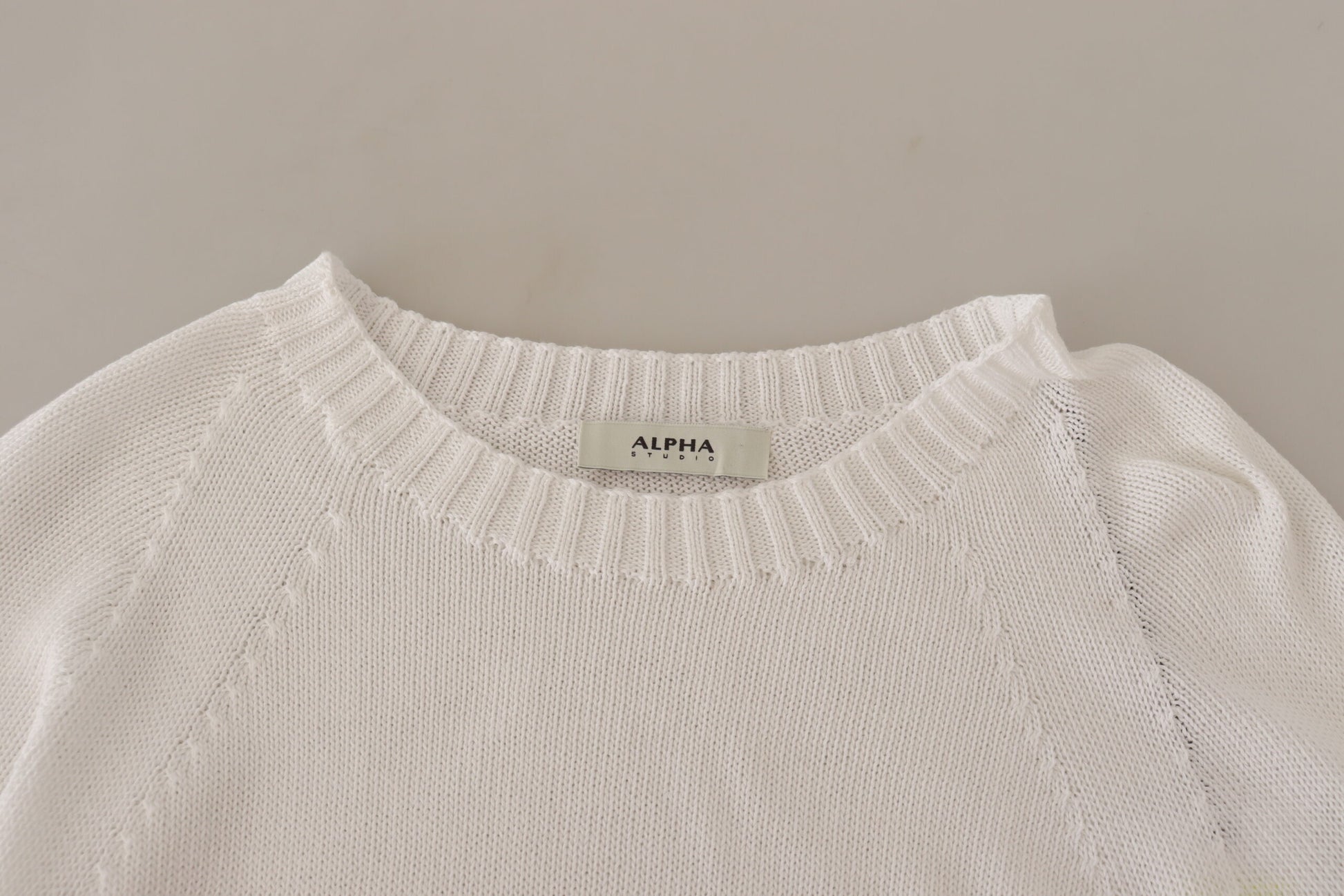 White Long Sleeves Crewneck Pullover Sweater