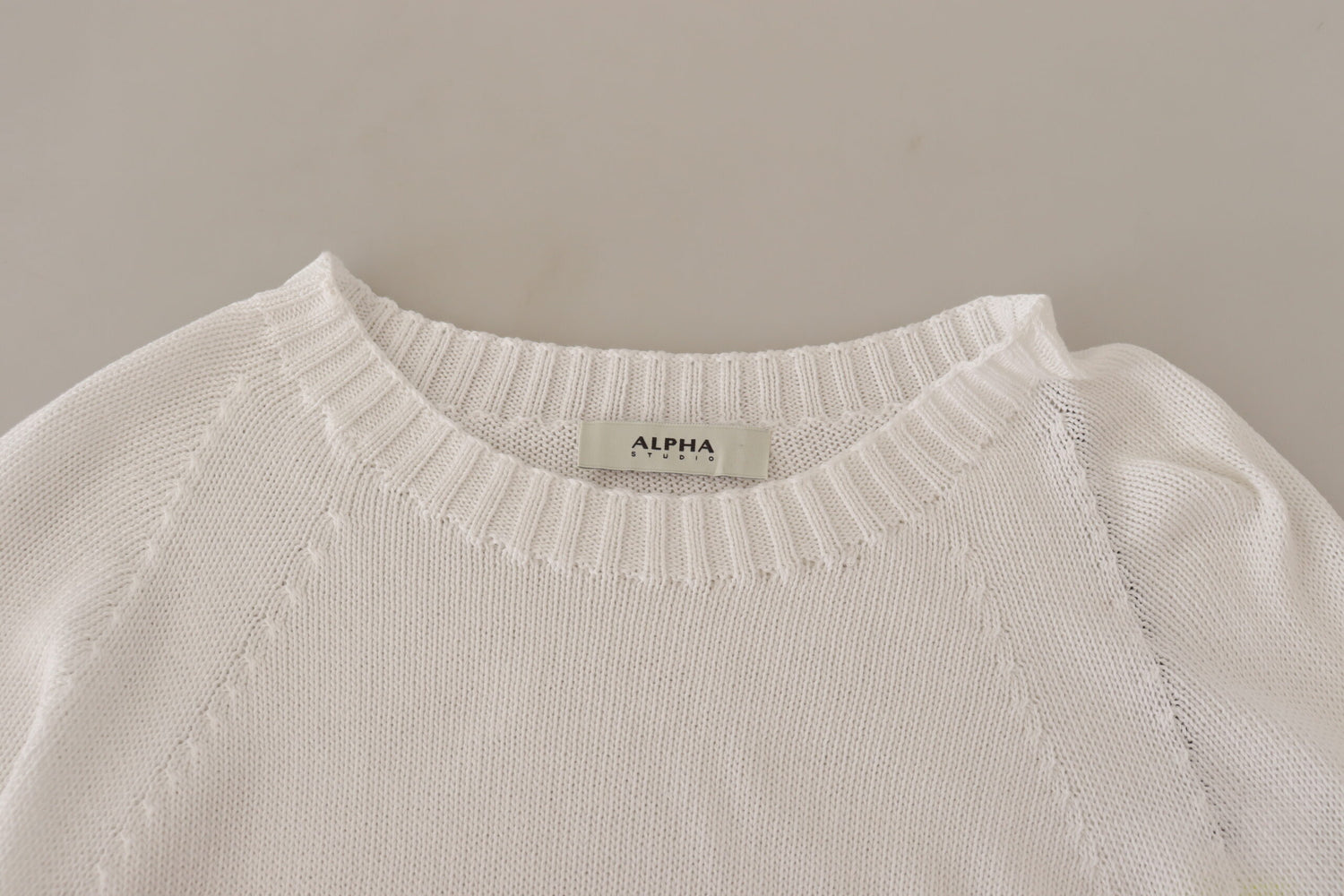 White Long Sleeves Crewneck Pullover Sweater