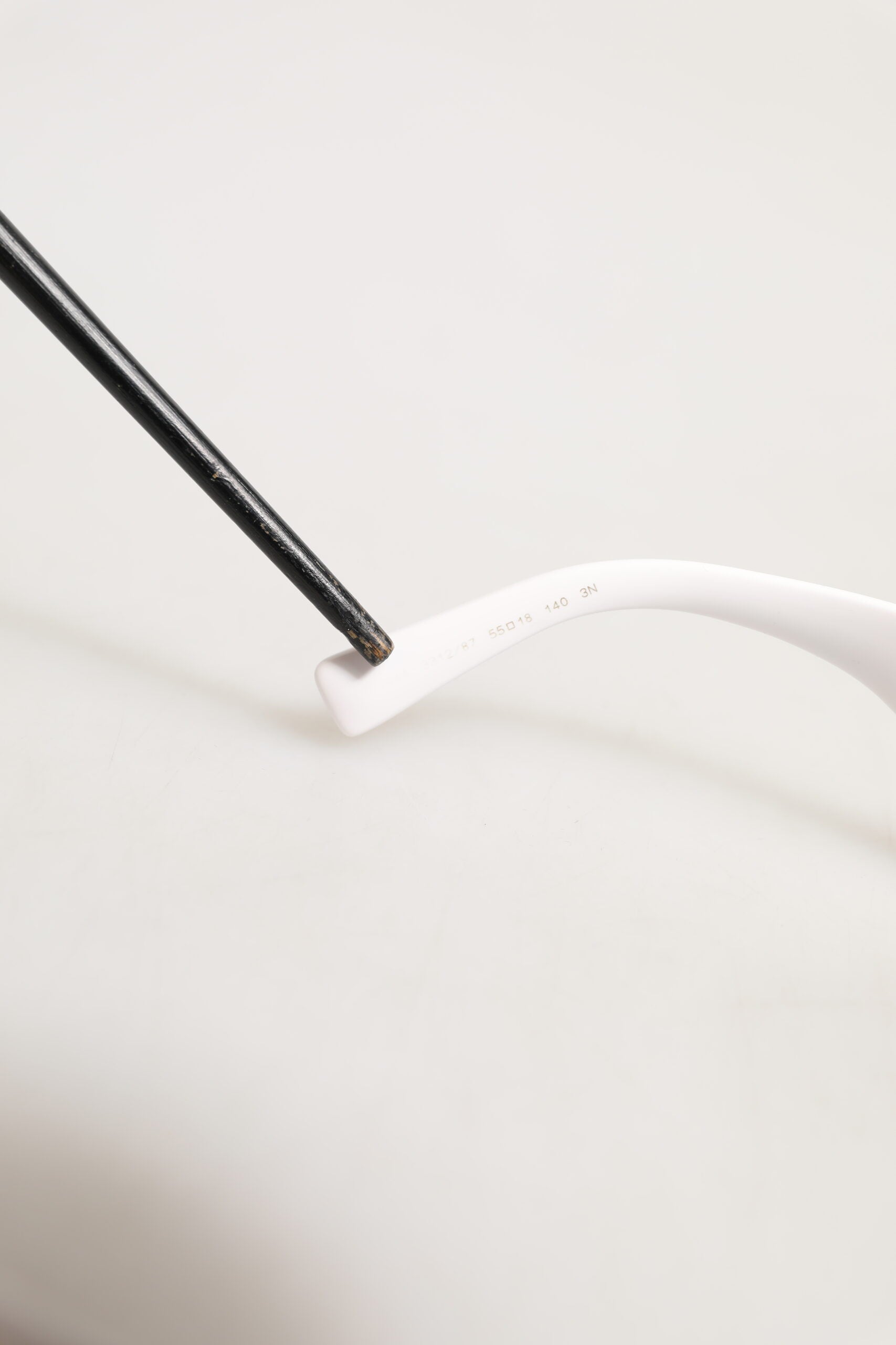 White Frame Re-Edition Shades Eyewear Sunglasses